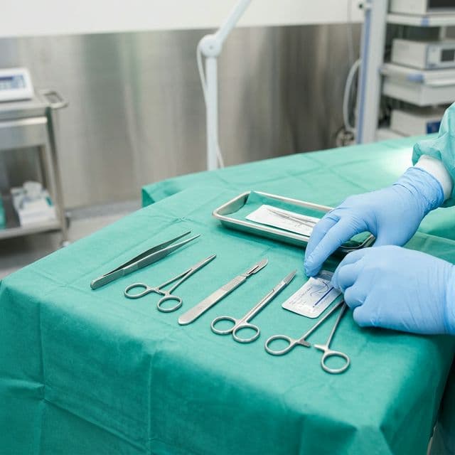 Cắt U Nang Tuyến Bã Vùng Bìu